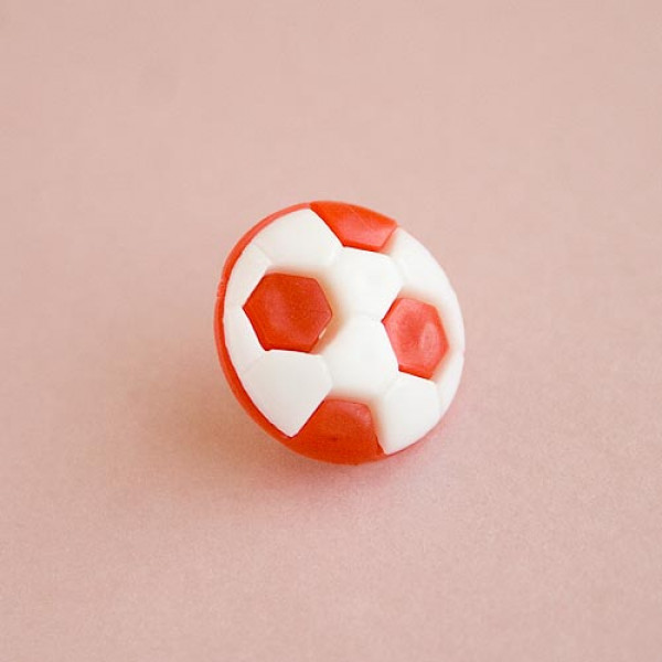 Пуговица красно-белый мяч 1шт. 6131